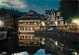 67 - Strasbourg - Maison Des Tanneurs Datant De 1651 Et Rue Du Bain-aux-Plantes La Nuit - Automobiles - Etat Pli Visible - Strasbourg