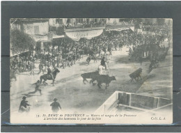 13- SAINT REMY DE PROVENCE - L'ARRIVÉE DES TAUREAUXLE JOUR DE LA FETE - Saint-Remy-de-Provence