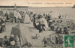 P1-17 LA ROCHELLE -LA  PLAGE A L'HEUREDES BAINS CPA TRES ANIMEE - La Rochelle