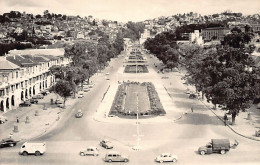 Madagascar - TANANARIVE - Avenue De L'Indépendance - CARTE PHOTO - Ed. Studio Hubert - Madagascar