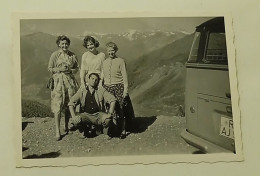 Italy-Three Women And A Man On PASSO GIOVO-JAUFEN PASS - Lieux