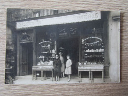 CPA PHOTO COMMERCE PHARMACIE PARFUMERIE VITRINE FEMMES - Geschäfte