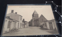 Carte   Postale N36   LE  BERNARD  église Et La Rue Principale - Andere & Zonder Classificatie