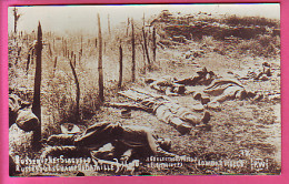 GUERRE 14 18 PHOTO MORTS RUSSES SUR LE CHAMP DE BATAILLE - ELECTROCUTES   -- LOMBARTZYDE -  LOMBARDIE - 1914-18