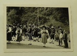Austria-Musicians And Children Standing By The Road-Gries Am Brenner - Lieux
