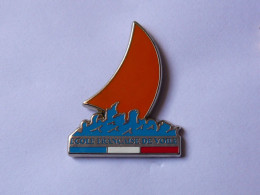 Pin S DECAT PARIS BATEAUX ECOLE FRANCAISE DE VOILE - Barcos