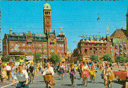 CPM - KOBENHAVN- Copenhagen- Cyclistes Sur La Place De L'Hôtel De Ville** TBE - *2 Scans - Dänemark