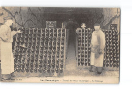 LA CHAMPAGNE - Travail Du Vin De Champagne - Le Remuage - Très Bon état - Otros & Sin Clasificación