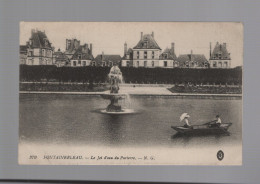 CPA - 77 - N°379 - Fontainebleau - Le Jet D'eau Du Parterre - Barque - Circulée - Fontainebleau