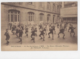 AJC - Ecole De Garcons - 44, Rue Des Jeneurs à Paris Une Seance D'education Physique M. FOUILLET - Autres Monuments, édifices