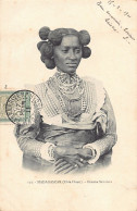 Madagascar - Femme Sakalave De La Côte Ouest - Ed. Couadou 123 - Madagaskar