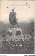 AFEP8-57-0649 - METZ La Foule Massé Devant La Statue Du Maréchal Ney Attend L'arrivée Des Troupes Françaises - Metz