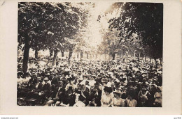 16 - N°85836 - ANGOULEME - Groupe Assis Attendant Un Spectacle - Carte Photo - Angouleme