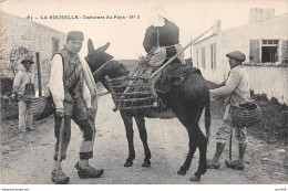 17 - LA ROCHELLE - SAN23961 - Costumes Du Pays N°3 - Agriculture - La Rochelle