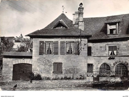 19 . N° 101825  . Cpsm .10x15 Cm  .treignac .une Vieille Maison .place Des Penitents . - Eygurande