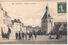 ANCENIS - L'Eglise Et La Place. - Ancenis