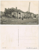 CPA Verdun Etong - Soldat Vor Zerstörten Wohnhäusern 1918 - Autres & Non Classés