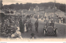 14 - Trouville Sur Mer - SAN21420 - L'Avenue De Villers Un Jour De Courses - Trouville