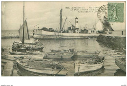 17.ILE D'OLERON.n°18738.LE PORT.ENTREE D'UN GROS BATEAU DE LA COMPAGNIE OLERONAISE - Ile D'Oléron