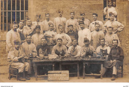 14 .n°108215 .  Caen . Carte Postale Photo Militaire .les Cordonniers De La Classe 1906 . - Caen