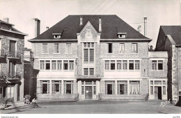 19. San67986. Uzerches. école De Filles. Cours Complémentaires. N°. Edition D'art Michel. Cpsm 9X14 - Uzerche