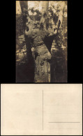 Foto  Militaria WK1 Geschoss In Baum Steckend 1916 Privatfoto Foto - Guerra 1914-18