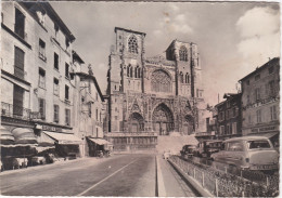 VIENNE-sur-le-RHONE. Place Et Cathédrale Saint-Maurice. Voitures: Simca Aronde Break. Citroën Traction - Vienne