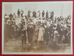 PH - Ph Originale - Un Grand Nombre D'hommes, De Femmes Et D'enfants Rassemblés Dans La Rue, Argentine 1928 - Personas Anónimos