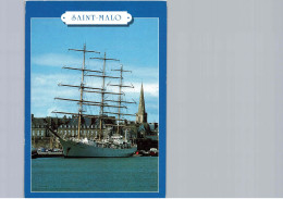 3 Mats à Quai Devant La Grande Porte, St-Malo - Sailing Vessels
