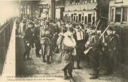 CPM - Grève Générale Des Chemins De Fer 1910- Gare Montparnasse - Débarquement Des Troupes Du Génie - Réédition** - Other & Unclassified