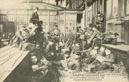 CPM - Grève Générale Des Chemins De Fer 1910- Un Cantonnement Dans La Salle Des Bagages Gare St-Lazare- Réédition** - Autres & Non Classés