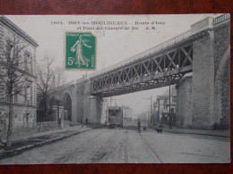 92 - ISSY Les MOULINEAUX - Route D'Issy Et Pont De Chemin De Fer. (Tramway) - Issy Les Moulineaux
