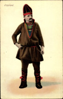 CPA Trachten Lappland Schweden, Mann In Brauner Tunika - Costumes