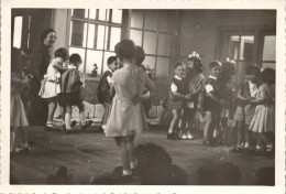 Photographie Photo Vintage Snapshot Amateur Danse Danseur école Enfant - Anonyme Personen