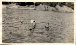 Photographie Photo Vintage Snapshot Amateur Femme Bain Mer Baignade Tête  - Sonstige & Ohne Zuordnung