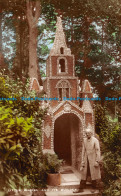 R118896 Little Chapel And Its Builder - Welt