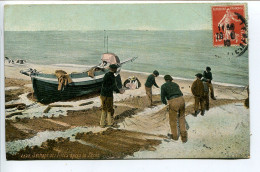 CPA COULEUR Voyagé 1910 * Séchage Des Filets Après La Pêche ( Bateau Pêcheurs En Mer Sur La Plage ) Ecrite à La Rochelle - Other & Unclassified