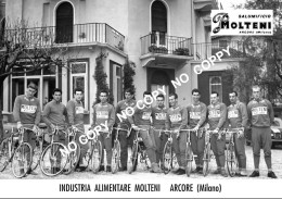 PHOTO CYCLISME REENFORCE GRAND QUALITÉ ( NO CARTE ) GROUPE TEAM MOLTENI 1960 - Radsport
