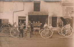 CPA-PHOTO Carte-Photo Animée Devanture Forgeron Charron G. ROULET (adressée à M. Barbotin, Château Larch Par Vivonne 86) - Otros & Sin Clasificación