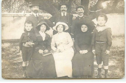 Carte Photo à Localiser - Une Famille Sous Un Arbre ( Envoyée à Savigny Les Beaune ) - Te Identificeren