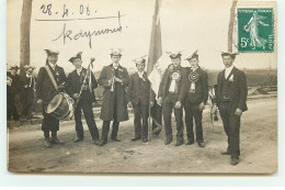 Carte Photo - Groupe De Conscrits Avec Leurs Instruments De Musique (envoyée à Villiers En Desoeuvre) - Autres & Non Classés