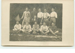 Carte-Photo - L'équipe De Football De La 101e Bie Du 58 Rgt... Sur Le Front De Belgique Juin 1910 - Sonstige & Ohne Zuordnung