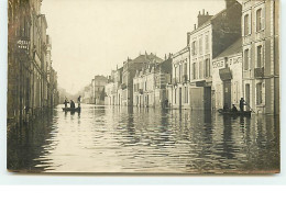 PARIS - Inondations - Hommes Dans Des Barques - Hôtel Du Nord - Paris Flood, 1910