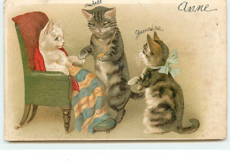 Chats - L'un En Docteur Près D'un Patient Assis Dans Un Fauteuil - Cats