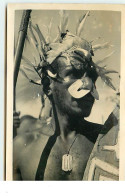 PAPOUASIE-NOUVELLE-GUINEE - Portrait D'un Homme, Portant Une Plaque D'identification - Papoea-Nieuw-Guinea