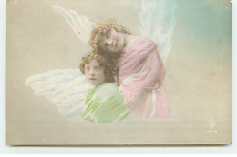 Enfant - Deux Fillettes Portant Chacune Des Ailes D'anges - Portraits
