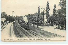 LE VESINET - L'Avenue Du Chemin De Fer Et La Rue Pasteur - Train - Le Vésinet