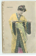 Japon - Japonaise - Jeune Femme Portant Un Kimono - Autres & Non Classés