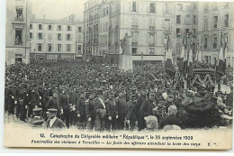 VERSAILLES - Catastrophe Du Dirigeable République ... - Funérailles Des Victimes - La Foule Des Officiers Attendant ... - Versailles