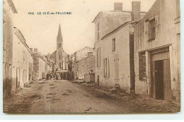 LE GUE-DE-VELLUIRE - Une Rue Avec L'église Au Fond - Sonstige & Ohne Zuordnung